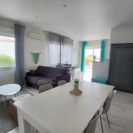 Maison Basalte 아그